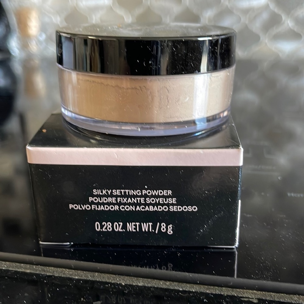 Mary Kay silky setting powder medium ivory - Picture 2 of 4